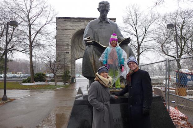 Rich and Jamie Walker with their daughter, Natalie, visiting Nikola Tesla in Niagara Falls State Park. Photo by Nancy J. Parisi.
