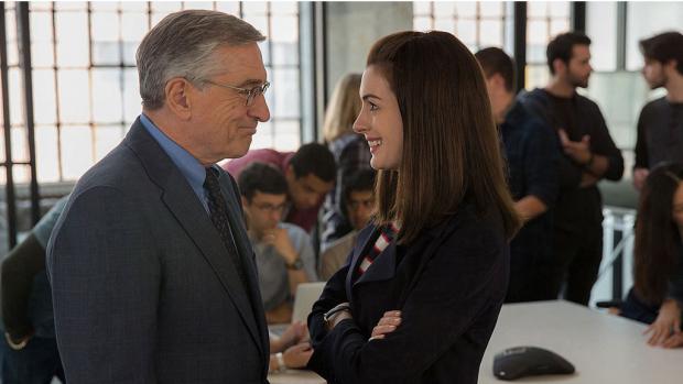 Robert DeNiro and Anne Hathaway in The Intern.
