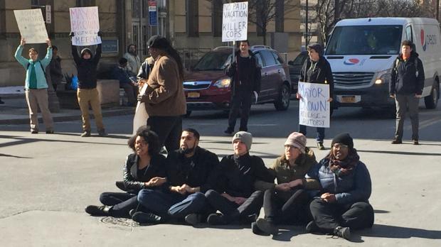 Activists blocking the street last February to protest the death of Wardel Davis.&nbsp;
