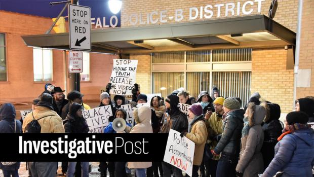 Protesters at Buffalo Police B District offices Thursday night, January 9, looking for answers in the death of Wardel “Meech” Davis.&nbsp;Photo by Johanna C. Dominguez
