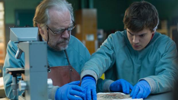Brian Cox and Emile Hirsch in The Autopsy of Jane Doe.
