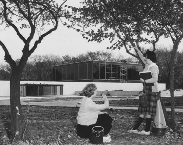 Albright-Knox Art Gallery, 1962. Photo courtesy of the Buffalo History Museum.
