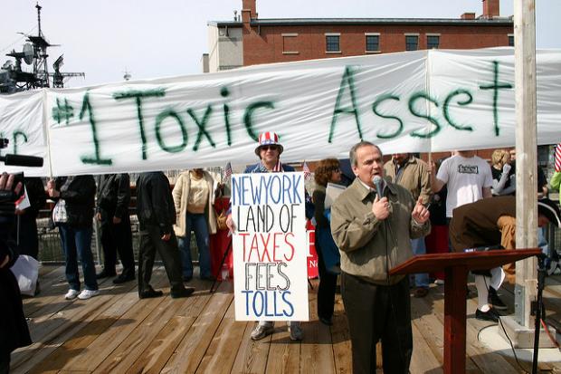 Maziarz addresses a 2009 Tea Party Rally at Canalside
