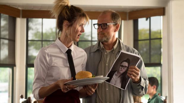 Laura Dern and Woody Harrelson in Wilson.
