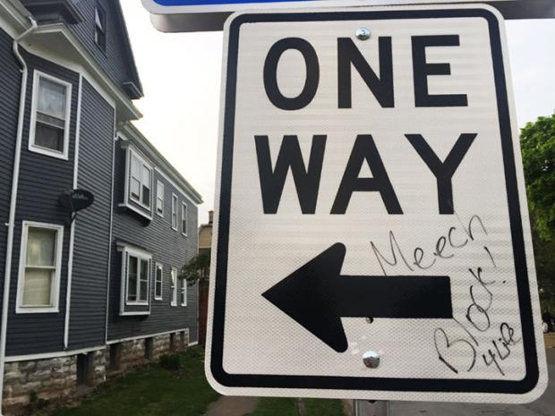 A street sign on the corner of 88 Arnold Street, where the memorial to Meech Davis still stands.&nbsp;
