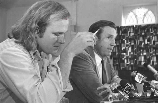 Bruce Beyer and former US Attorney General Ramsey Clark on October 20, 1977, just before Beyer returned to the US to face charges associated with his refusal to submit to the draft.
