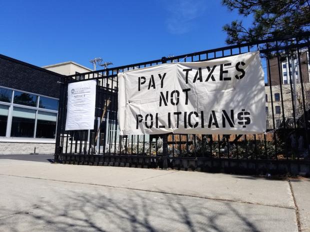 A banner dropped Thursday afternoon at the northeast corner of Elmwood and Bryant. Photo by Johanna C. Dominguez.
A banner dropped Thursday afternoon at the northeast corner of Elmwood and Bryant. Photo by Johanna C. Dominguez.