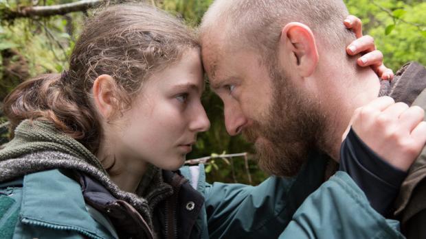 Thomasin McKenzie and Ben Foster in Leave No Trace.
