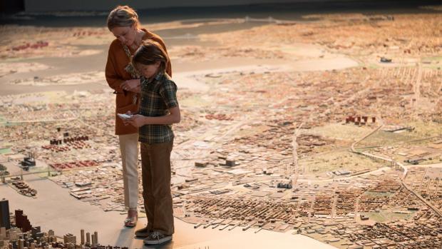 Oakes Fegley and Julianne Moore in Todd Haynes's Wonderstruck.

